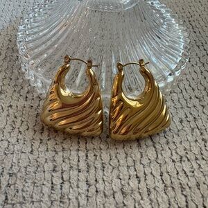 Gold Ripple Sculpted Hoop Earrings - Women Jewelry